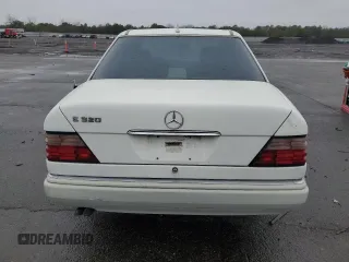 1995 Mercedes-Benz E Class with VIN WDBEA32E7SC196256, listed as a Copart auction lot 51487935 with 103,645 mi miles and Clean Title. Bid and sale history available at carsss.com. Image 6.