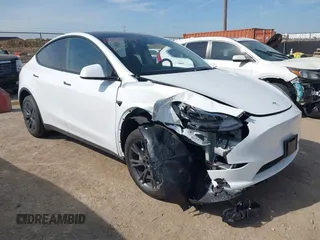 2025 Tesla Model Y Long Range z VIN 7SAYGDED7SA373784, wystawiony jako IAAI lot #41881719 z przebiegiem 1192 mil mil oraz . Historia ofert i sprzedaży dostępna na DreamBid. Obrazek 1.