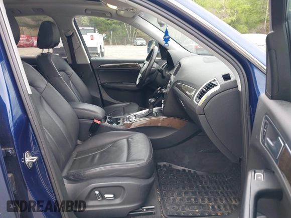 2014 Audi Q5 Premium Plus z VIN WA1LFAFPXEA036781, wystawiony jako IAAI lot #42330997 z przebiegiem 179 467 mil mil oraz . Historia ofert i sprzedaży dostępna na DreamBid. Obrazek 5.