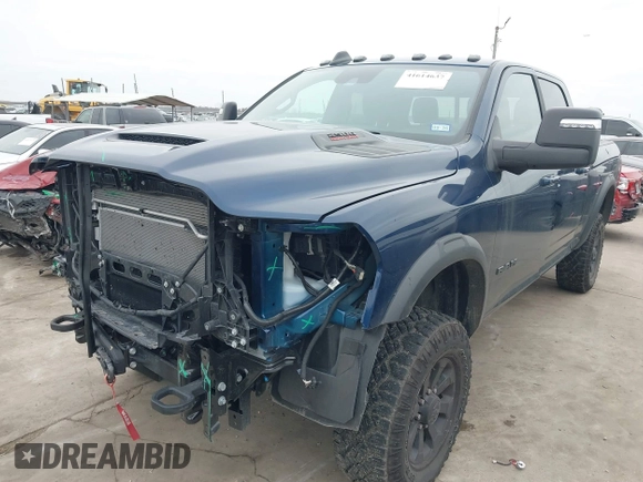 2024 Ram 2500 Power Wagon z VIN 3C6TR5EJ0RG315687, wystawiony jako IAAI lot #41614637 z przebiegiem 10 933 mil mil oraz . Historia ofert i sprzedaży dostępna na DreamBid. Obrazek 17.
