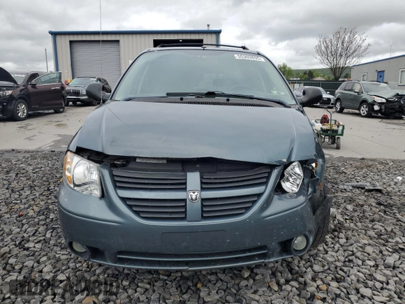 2005 Dodge Caravan SXT with VIN 2D8GP44L45R313203, listed as a Copart auction lot 55309895 with 150,810 mi miles and Salvage Title. Bid and sale history available at DreamBid. Image 5.