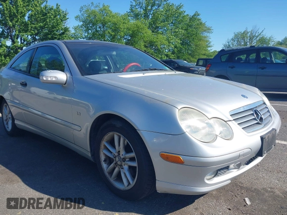 2003 Mercedes-Benz C 230 Kompressor z VIN WDBRN40J73A485209, wystawiony jako IAAI lot #42304130 z przebiegiem 66 209 mil mil oraz . Historia ofert i sprzedaży dostępna na DreamBid. Obrazek 1.