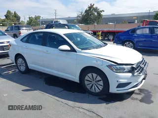 2019 Volkswagen Jetta S z VIN 3VWC57BU2KM043145, wystawiony jako IAAI lot #42587732 z przebiegiem 83 289 mil mil oraz . Historia ofert i sprzedaży dostępna na DreamBid. Obrazek 1.