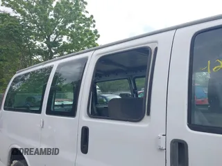 2001 Chevrolet Express z VIN 1GAGG25R911227950, wystawiony jako IAAI lot #42331547 z przebiegiem 101 695 mil mil oraz . Historia ofert i sprzedaży dostępna na DreamBid. Obrazek 6.