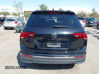 2024 Volkswagen Tiguan S z VIN 3VVRB7AX1RM136302, wystawiony jako IAAI lot #41966586 z przebiegiem 5455 mil mil oraz . Historia ofert i sprzedaży dostępna na DreamBid. Obrazek 17.