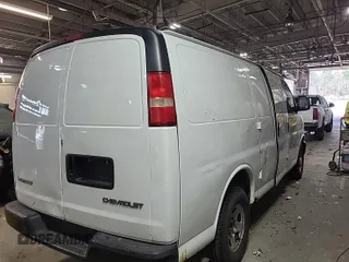 2005 Chevrolet Express Cargo z VIN 1GCFG15X451215108, wystawiony jako IAAI lot #42607984 z przebiegiem 127 758 mil mil oraz . Historia ofert i sprzedaży dostępna na DreamBid. Obrazek 21.