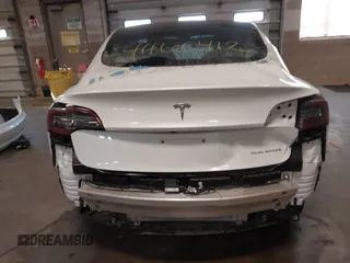 2020 Tesla Model 3 Long Range z VIN 5YJ3E1EB7LF619120, wystawiony jako IAAI lot #41334485 z przebiegiem Nie podano mil oraz . Historia ofert i sprzedaży dostępna na DreamBid. Obrazek 17.
