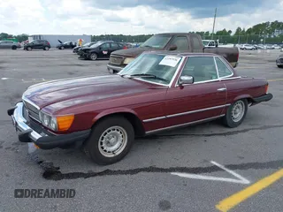 1985 Mercedes-Benz 380 z VIN WDBBA45C0FA026342, wystawiony jako IAAI lot #42197536 z przebiegiem 116 373 mil mil oraz . Historia ofert i sprzedaży dostępna na DreamBid. Obrazek 2.