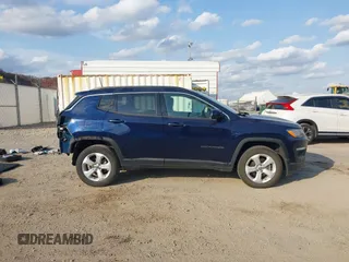 2019 Jeep Compass Latitude with VIN 3C4NJDBB0KT818133, listed as a IAAI auction lot 40736830 with 37,714 mi miles. Bid and sale history available at carsss.com. Image 14.