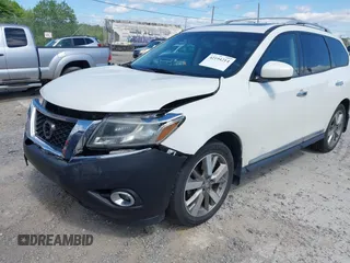 2015 Nissan Pathfinder Platinum z VIN 5N1AR2MM0FC613659, wystawiony jako IAAI lot #42194214 z przebiegiem 138 180 mil mil oraz . Historia ofert i sprzedaży dostępna na DreamBid. Obrazek 2.