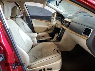 2010 Lincoln MKZ z VIN 3LNHL2JC2AR754092, wystawiony jako Copart lot #56493585 z przebiegiem 84 183 mil mil oraz Szkody całkowita. Historia ofert i sprzedaży dostępna na DreamBid. Obrazek 7.