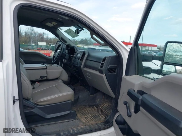 2019 Ford Super Duty F-250 SRW XL with VIN 1FDBF2A62KED43092, listed as a IAAI auction lot 41852862 with 107,141 mi miles. Bid and sale history available at carsss.com. Image 5.