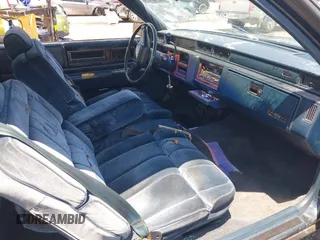 1986 Cadillac DeVille z VIN 1G6CD4783G4204155, wystawiony jako IAAI lot #42229194 z przebiegiem 131 360 mil mil oraz . Historia ofert i sprzedaży dostępna na DreamBid. Obrazek 5.