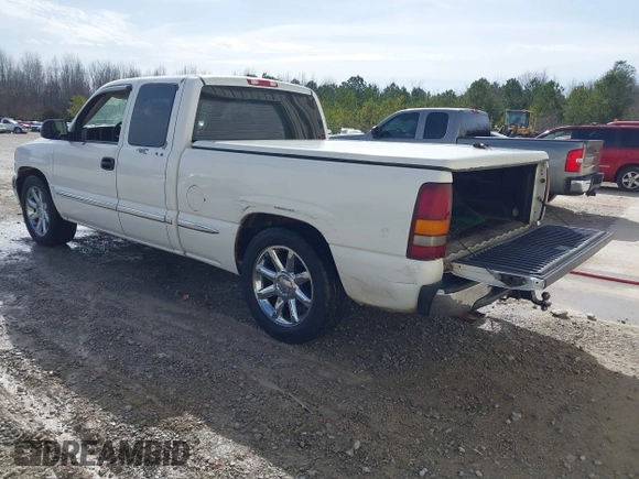 2000 GMC New Sierra 1500 SL with VIN 2GTEC19V0Y1286871, listed as a IAAI auction lot 41752865 with 298,925 mi miles. Bid and sale history available at carsss.com. Image 3.