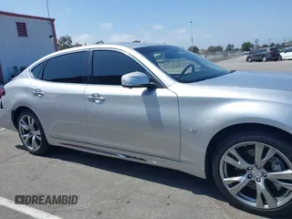 2015 Infiniti Q70 с VIN JN1BY1PP9FM600451, выставлен на аукционе IAAI как лот 42587404 с пробегом 165 071 миль миль и . История ставок и продаж доступна на DreamBid. Изображение 13.