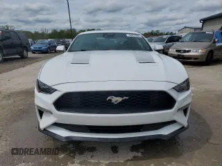 2021 Ford Mustang EcoBoost z VIN 1FA6P8TH7M5141555, wystawiony jako Copart lot #54016865 z przebiegiem 21 548 mil mil oraz Szkoda całkowita • Salvage title. Historia ofert i sprzedaży dostępna na DreamBid. Obrazek 5.