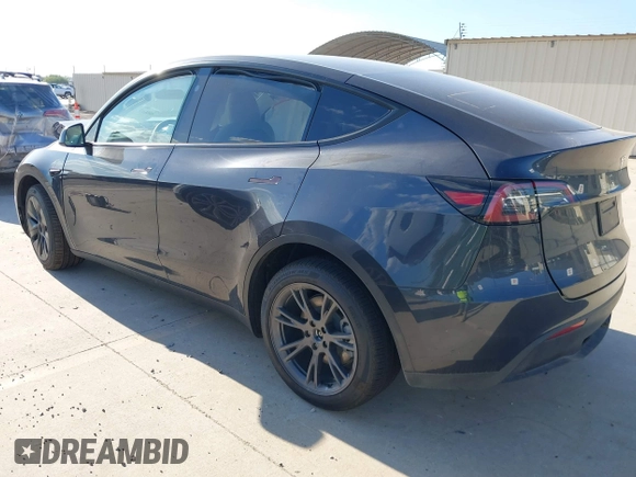 2024 Tesla Model Y Long Range with VIN 7SAYGDEE3RA321734, listed as a IAAI auction lot 40825378 with 4,440 mi miles and . Bid and sale history available at DreamBid. Image 3.