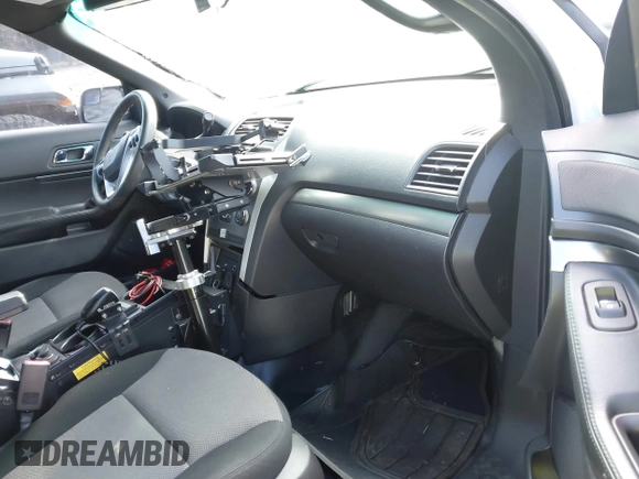 2014 Ford Police Interceptor Utility z VIN 1FM5K8AR0EGC28263, wystawiony jako IAAI lot #41343573 z przebiegiem 192 634 mil mil oraz . Historia ofert i sprzedaży dostępna na DreamBid. Obrazek 5.