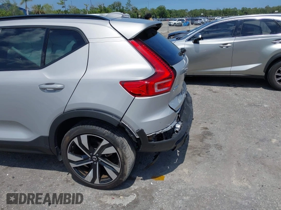 2024 Volvo XC40 Plus Dark Theme с VIN YV4L12ULXR2293107, выставлен на аукционе IAAI как лот 42283292 с пробегом 10 917 миль миль и . История ставок и продаж доступна на DreamBid. Изображение 6.