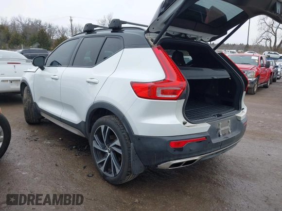2019 Volvo XC40 R-Design with VIN YV4162UM6K2123298, listed as a IAAI auction lot 41509799 with 57,010 mi miles and . Bid and sale history available at DreamBid. Image 3.