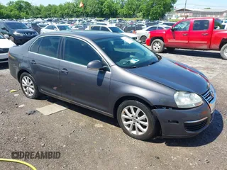 2010 Volkswagen Jetta SE z VIN 3VWRZ7AJXAM066015, wystawiony jako IAAI lot #42208596 z przebiegiem Nie podano mil oraz . Historia ofert i sprzedaży dostępna na DreamBid. Obrazek 1.