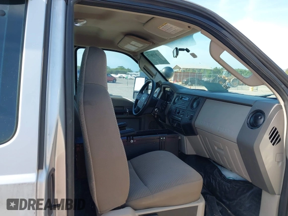 2008 Ford Super Duty F-250 SRW XL with VIN 1FTSX21R28EB04744, listed as a IAAI auction lot 42173672 with 168,960 mi miles. Bid and sale history available at carsss.com. Image 5.