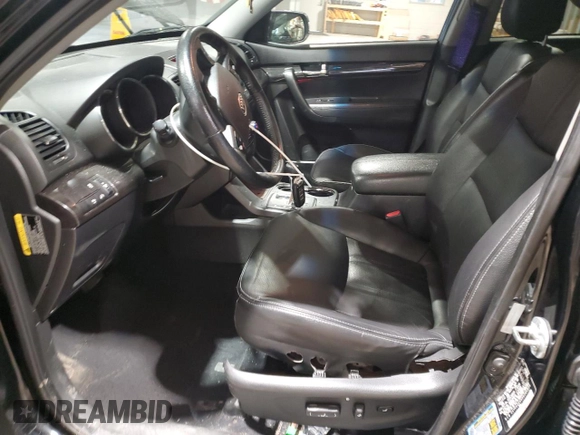 2013 Kia Sorento EX с VIN 5XYKU3A66DG386604, выставлен на аукционе Copart как лот 53357485 с пробегом 131 509 миль миль и Списание • Salvage title. История ставок и продаж доступна на DreamBid. Изображение 7.