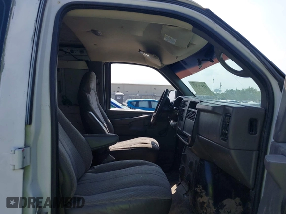 2007 Chevrolet Express Cargo with VIN 1GCGG25V471172398, listed as a IAAI auction lot 42429727 with 288,256 mi miles and . Bid and sale history available at DreamBid. Image 5.