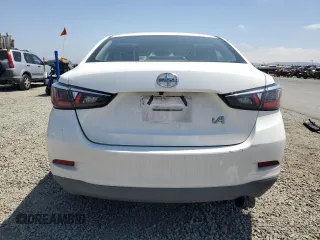 2016 Scion iA z VIN 3MYDLBZV6GY141773, wystawiony jako Copart lot #58448315 z przebiegiem Nie podano mil oraz Szkoda całkowita • Salvage title. Historia ofert i sprzedaży dostępna na DreamBid. Obrazek 6.
