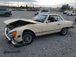 1986 Mercedes-Benz 560 with VIN WDBBA48D9GA042092, listed as a Copart auction lot 82438564 with 43,758 mi miles and Salvage Title. Bid and sale history available at carsss.com. Image 1.