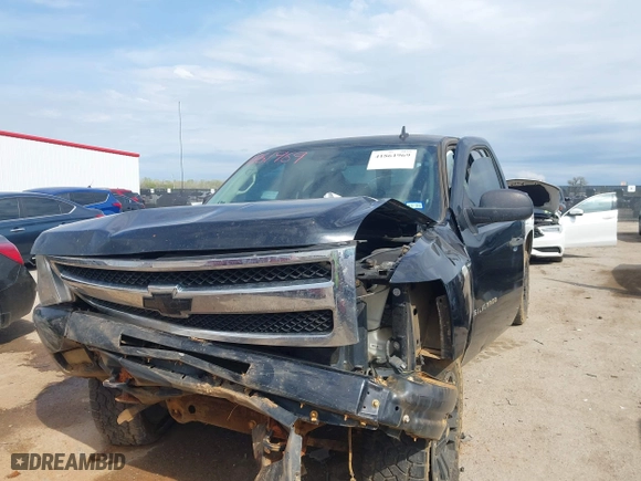 2011 Chevrolet Silverado 1500 LT with VIN 1GCRKSE3XBZ126090, listed as a IAAI auction lot 41861969 with 185,344 mi miles. Bid and sale history available at carsss.com. Image 17.