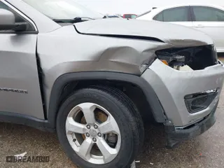 2018 Jeep Compass Latitude with VIN 3C4NJCBB7JT226303, listed as a IAAI auction lot 41562767 with 77,108 mi miles. Bid and sale history available at carsss.com. Image 6.