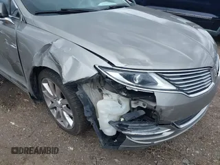 2015 Lincoln MKZ z VIN 3LN6L2J99FR604385, wystawiony jako IAAI lot #42332078 z przebiegiem 116 862 mil mil oraz . Historia ofert i sprzedaży dostępna na DreamBid. Obrazek 6.