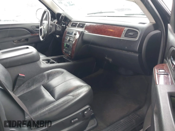 2011 Chevrolet Suburban LT with VIN 1GNSCJE01BR327933, listed as a IAAI auction lot 41813011 with 279,627 mi miles. Bid and sale history available at carsss.com. Image 5.
