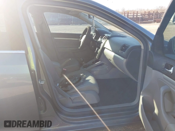 2007 Volkswagen Jetta 2.5 with VIN 3VWRF71K37M136996, listed as a IAAI auction lot 41643066 with Not provided miles and . Bid and sale history available at DreamBid. Image 5.