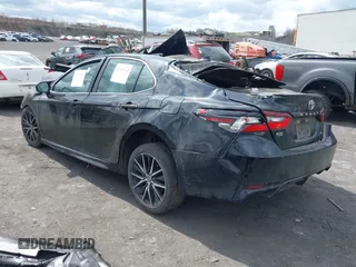 2022 Toyota Camry SE with VIN 4T1G11AK4NU620878, listed as a IAAI auction lot 41931362 with 81,761 mi miles. Bid and sale history available at carsss.com. Image 3.