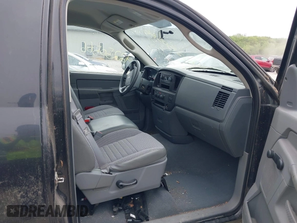 2007 Dodge 1500 ST z VIN 1D7HA16227J564919, wystawiony jako IAAI lot #42250566 z przebiegiem 100 515 mil mil oraz . Historia ofert i sprzedaży dostępna na DreamBid. Obrazek 5.