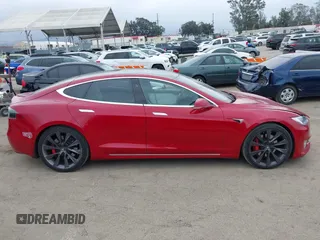 2019 Tesla Model S 100D z VIN 5YJSA1E46KF332066, wystawiony jako IAAI lot #42189828 z przebiegiem 55 751 mil mil oraz . Historia ofert i sprzedaży dostępna na DreamBid. Obrazek 13.