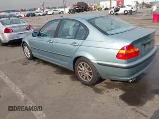 2003 BMW 3 Series 325i with VIN WBAAZ33423KP79661, listed as a IAAI auction lot 41289029 with 47,537 mi miles. Bid and sale history available at carsss.com. Image 3.