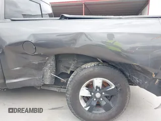 2017 Ram 1500 SLT z VIN 1C6RR7GG3HS663434, wystawiony jako IAAI lot #41696570 z przebiegiem 146 221 mil mil oraz . Historia ofert i sprzedaży dostępna na DreamBid. Obrazek 6.