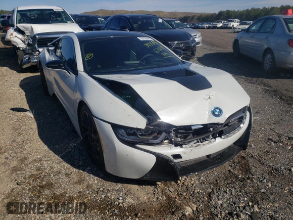 2016 BMW i8 z VIN WBY2Z2C52GV675619, wystawiony jako Copart lot #39725842 z przebiegiem 7047 mil mil oraz . Historia ofert i sprzedaży dostępna na DreamBid. Obrazek 1.