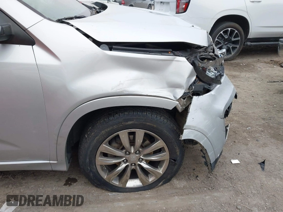 2011 Kia Sorento SX with VIN 5XYKW4A26BG098494, listed as a IAAI auction lot 41246531 with 200,901 mi miles. Bid and sale history available at carsss.com. Image 6.