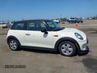 2017 MINI Hardtop Cooper с VIN WMWXP5C39H2D71459, выставлен на аукционе IAAI как лот 42111245 с пробегом 97 759 миль миль и . История ставок и продаж доступна на DreamBid. Изображение 13.