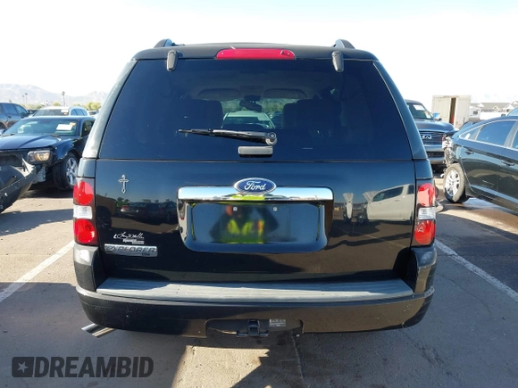 2010 Ford Explorer XLT z VIN 1FMEU6DE6AUA59210, wystawiony jako IAAI lot #41999624 z przebiegiem 131 373 mil mil oraz . Historia ofert i sprzedaży dostępna na DreamBid. Obrazek 16.