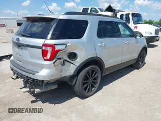 2018 Ford Explorer XLT z VIN 1FM5K7D87JGA54926, wystawiony jako IAAI lot #42088449 z przebiegiem 247 391 mil mil oraz . Historia ofert i sprzedaży dostępna na DreamBid. Obrazek 4.