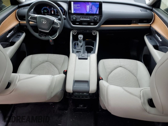 2024 Toyota Highlander XLE z VIN 5TDAAAB5XRS040998, wystawiony jako Copart lot #49960055 z przebiegiem 12 978 mil mil oraz Szkoda całkowita • Salvage title. Historia ofert i sprzedaży dostępna na DreamBid. Obrazek 8.