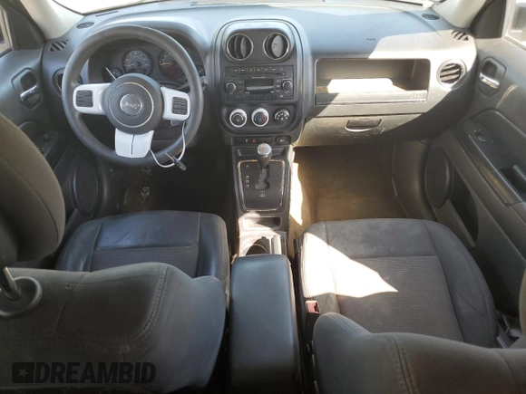 2014 Jeep Patriot Sport z VIN 1C4NJPBA9ED570306, wystawiony jako Copart lot #47923305 z przebiegiem 200 589 mil mil oraz Szkoda całkowita • Salvage title. Historia ofert i sprzedaży dostępna na DreamBid. Obrazek 8.