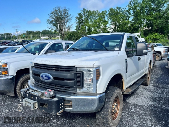 2019 Ford F-250 XL z VIN 1FT7X2B64KEC60947, wystawiony jako IAAI lot #42674456 z przebiegiem 117 379 mil mil oraz . Historia ofert i sprzedaży dostępna na DreamBid. Obrazek 23.