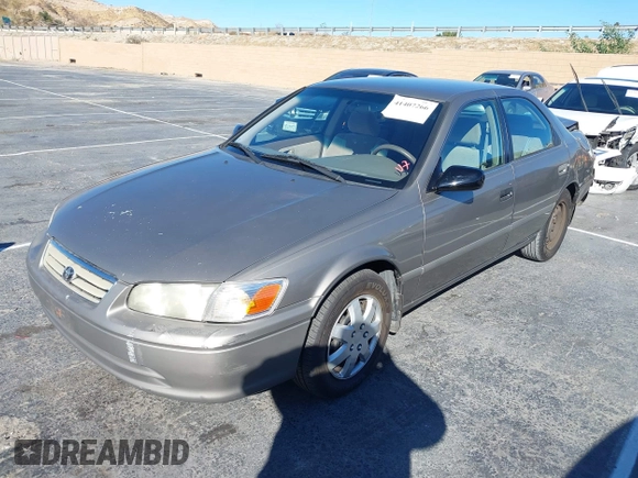 2001 Toyota Camry LE z VIN 4T1BF22KX1U125188, wystawiony jako IAAI lot #41407266 z przebiegiem 215 254 mil mil oraz . Historia ofert i sprzedaży dostępna na DreamBid. Obrazek 2.