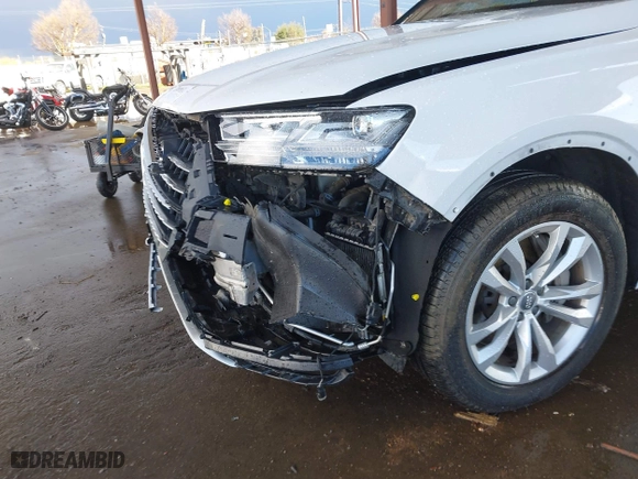 2018 Audi Q7 Premium Plus with VIN WA1LAAF73JD015035, listed as a IAAI auction lot 41782603 with 100,610 mi miles. Bid and sale history available at carsss.com. Image 19.